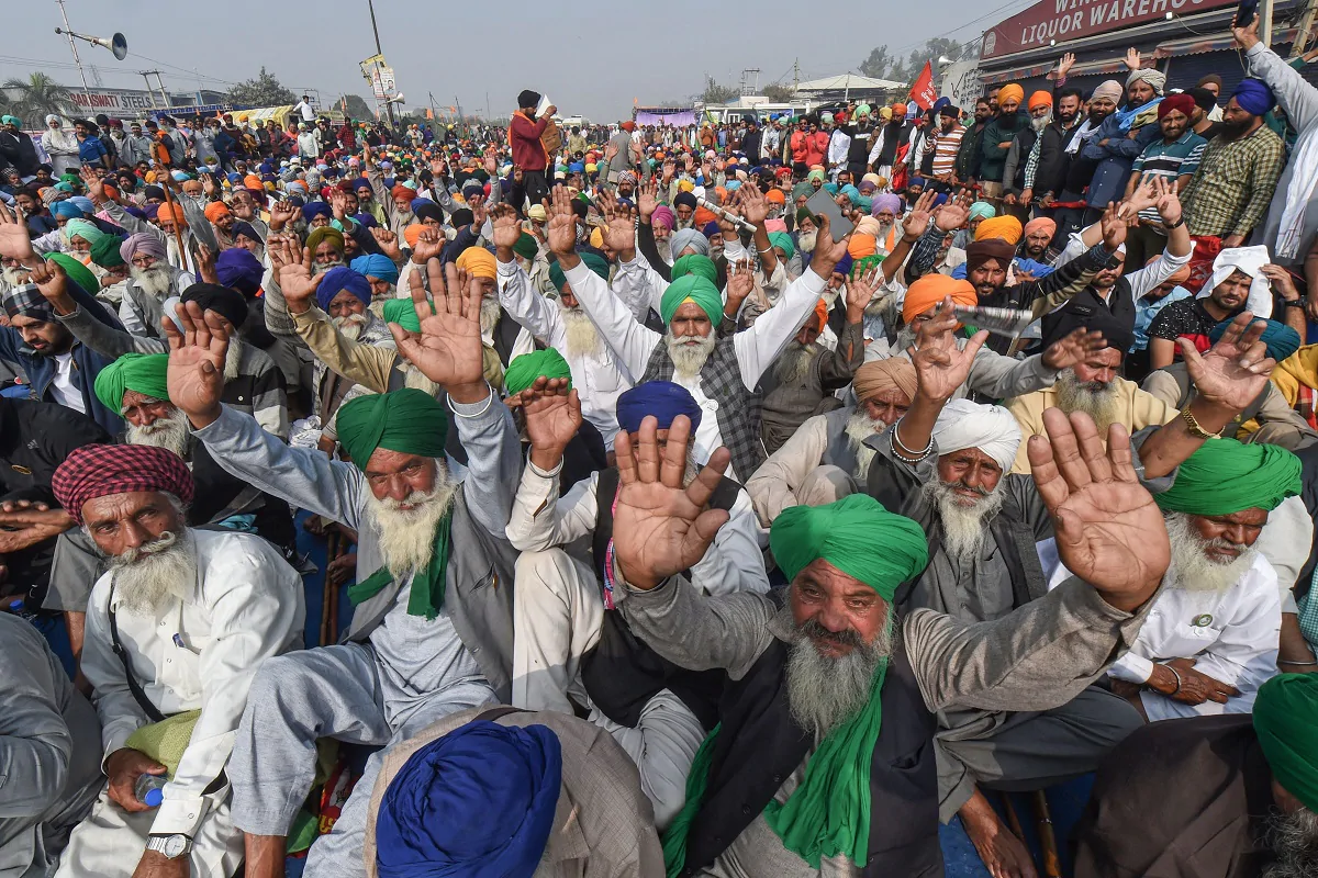 Farmers chant anti-privatisation slogans on the border of New Delhi